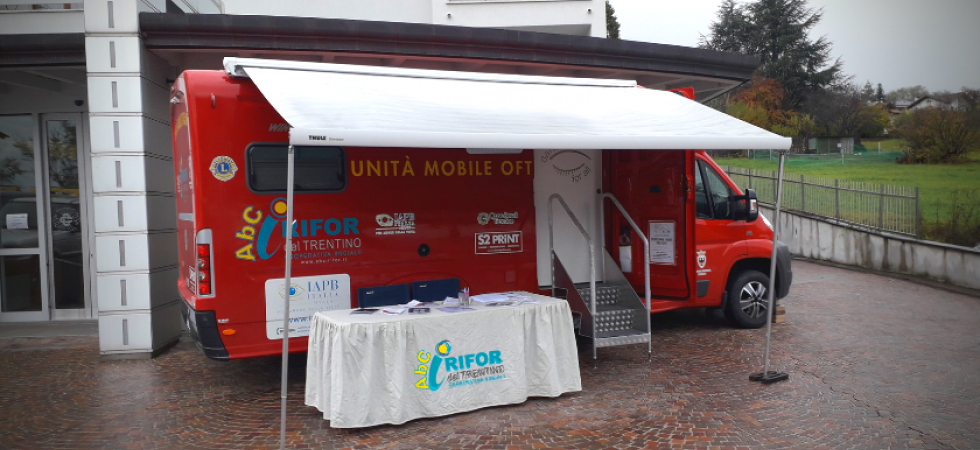 Il "camper oculistico" arriva in Trentino per offrire quattro giornate di controlli visivi gratuiti